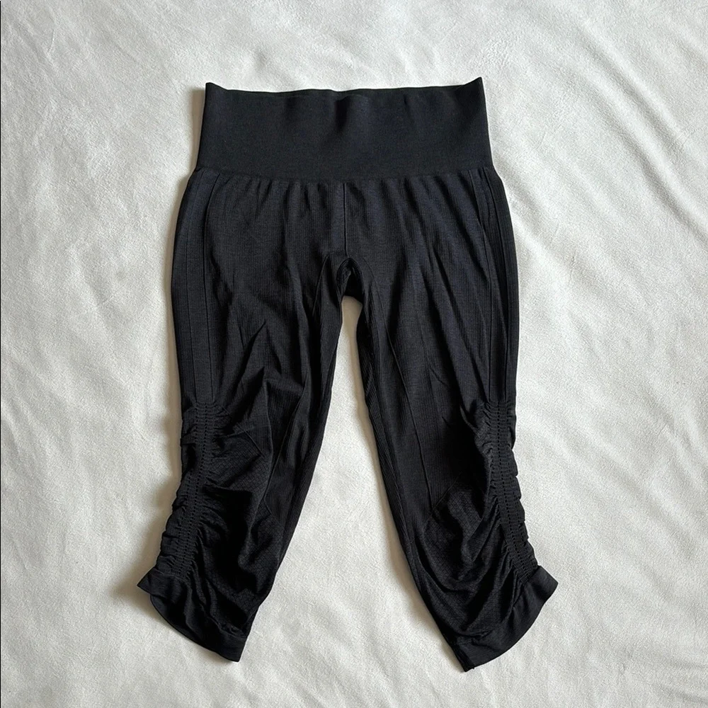 Lululemon In The Flow Crop I| - Picture 2 of 7